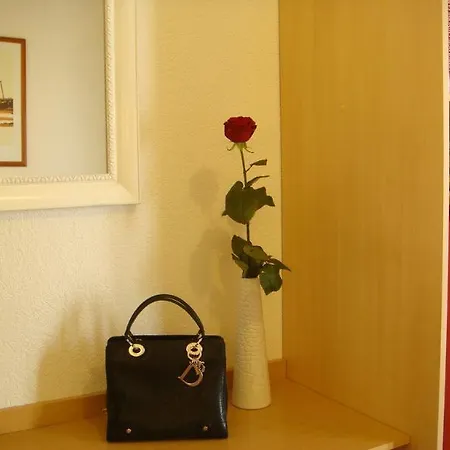 Little Palace 2* كان