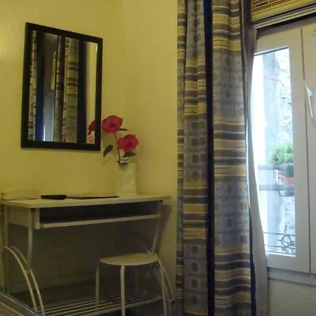 Little Palace فندق كان